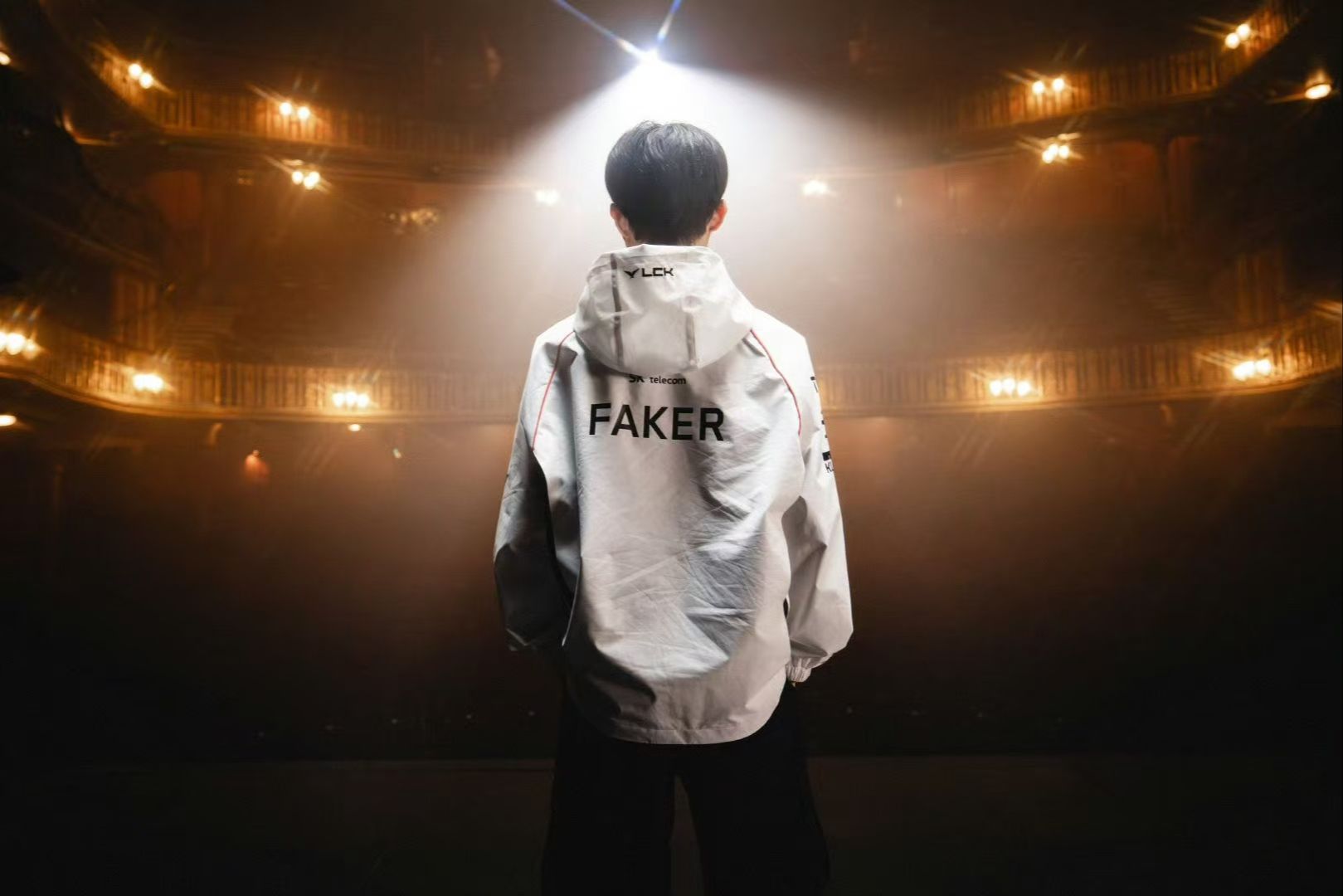 表演开始了！ LPL 春节联欢晚会阵容： knight 和 haichao 中路对决！ TheShy 首次对阵 Xiaoxu