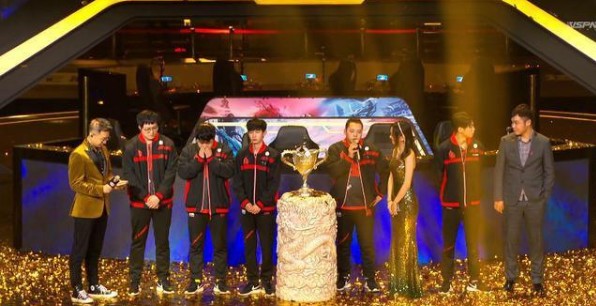 【前瞻】2025LPL春季赛 EDG vs ES，EDG盼取胜重回第二